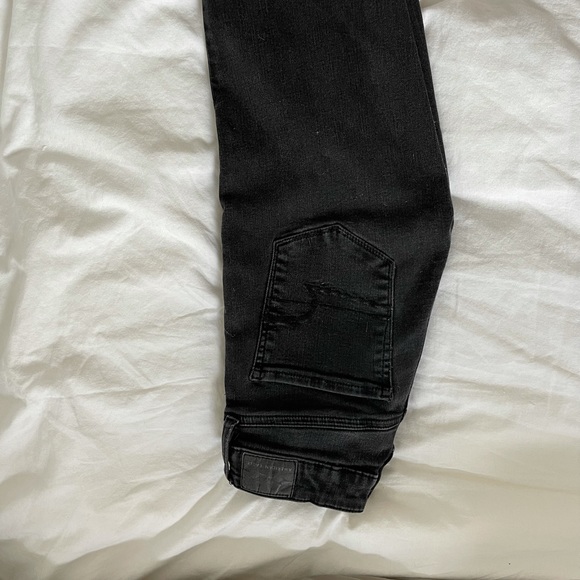 AMERICAN EAGLE - BLACK SKINNY JEANS